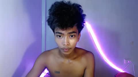 neil_asian69 online show from November 5, 2025, 8:14 am