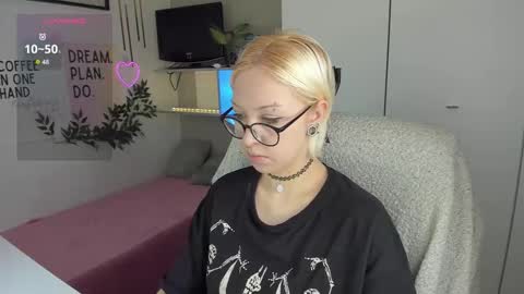 Kate online show from March 24, 2026, 2:33 pm