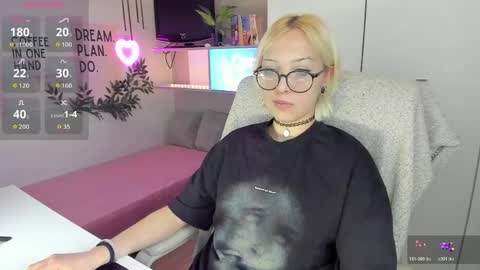 Kate online show from April 17, 2026, 8:45 pm