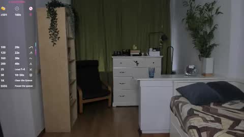 Vicky and Beatrice online show from October 13, 2025, 7:41 am