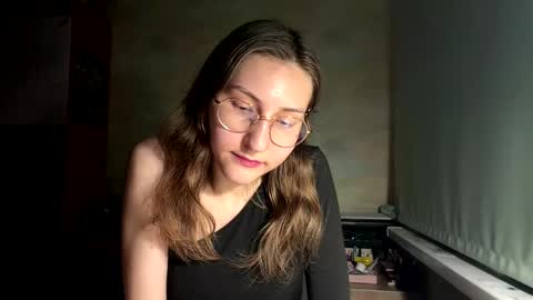 Mia online show from May 28, 2026, 6:38 pm