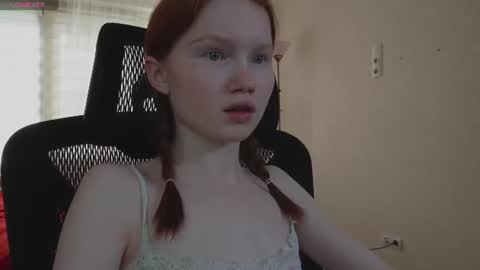 Snapshot of nellie_baby chatting on June 19, 2026, 5:34 am Nellie online show from June 19, 2026, 5:34 am