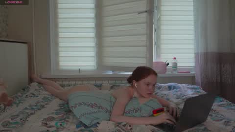 Snapshot of nellie_baby chatting on July 27, 2026, 9:27 am Nellie online show from July 27, 2026, 9:27 am