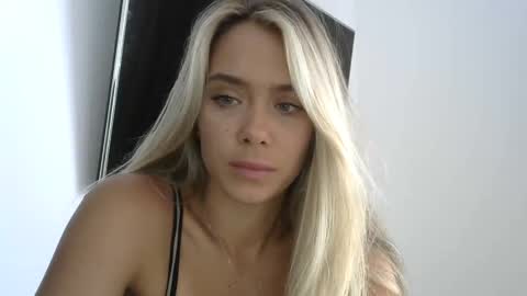 Snapshot of nelly_fortu chatting on April 23, 2026, 10:47 am nelly_fortu online show from April 23, 2026, 10:47 am