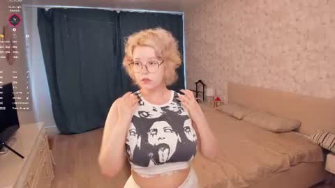 Snapshot of nelly_gloss chatting on June 12, 2026, 7:40 am nelly_gloss online show from June 12, 2026, 7:40 am