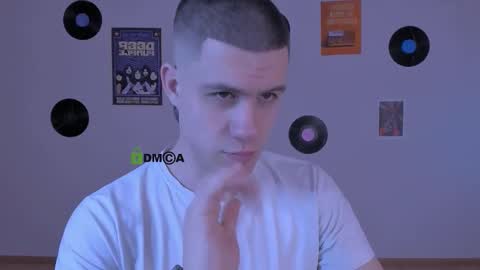 Snapshot of neo_raze_ chatting on March 3, 2026, 8:26 pm neo_raze_ online show from March 3, 2026, 8:26 pm