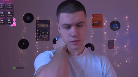 Snapshot of neo_raze_ chatting on March 8, 2026, 9:29 pm neo_raze_ online show from March 8, 2026, 9:29 pm