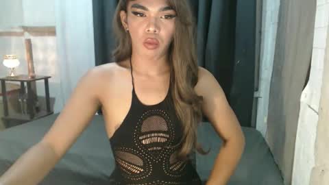 neomi online show from October 3, 2025, 3:42 pm