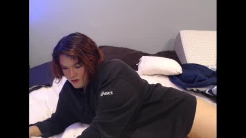 Snapshot of neonneon2601 chatting on December 9, 2024, 12:45 am Neon online show from December 9, 2024, 12:45 am