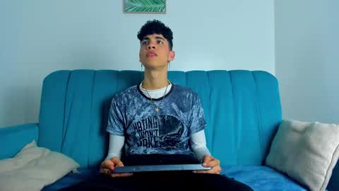  NeoRaptis  jhonatan  online show from February 19, 2025, 8:52 pm