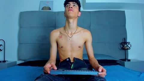  NeoRaptis  jhonatan  online show from February 21, 2025, 9:22 pm