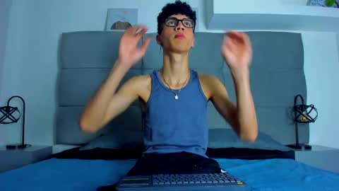  NeoRaptis  jhonatan  online show from February 22, 2025, 7:58 pm