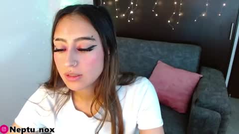 Snapshot of neptu_noxx chatting on December 4, 2024, 4:43 am Neptu noxx online show from December 4, 2024, 4:43 am