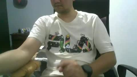 Snapshot of nerdxxx94 chatting on April 25, 2026, 5:10 am MrBull online show from April 25, 2026, 5:10 am