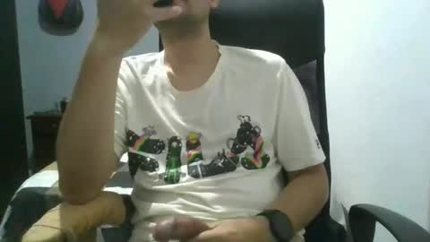Snapshot of nerdxxx94 chatting on April 28, 2026, 4:17 am MrBull online show from April 28, 2026, 4:17 am