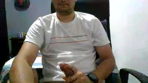 Snapshot of nerdxxx94 chatting on June 8, 2026, 4:24 am MrBull online show from June 8, 2026, 4:24 am
