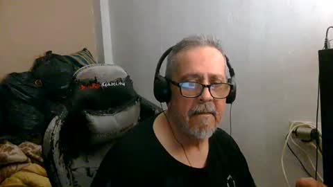 Snapshot of neron401 chatting on April 23, 2026, 2:35 am neron401 online show from April 23, 2026, 2:35 am