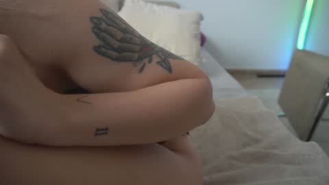 Snapshot of new_dee chatting on October 16, 2025, 1:01 pm new dee online show from October 16, 2025, 1:01 pm