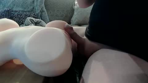 Newaroundhere26 online show from February 14, 2025, 12:30 am