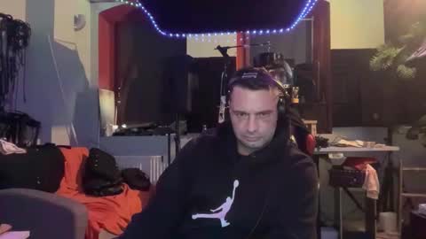 newguy2025 online show from November 6, 2025, 12:28 pm