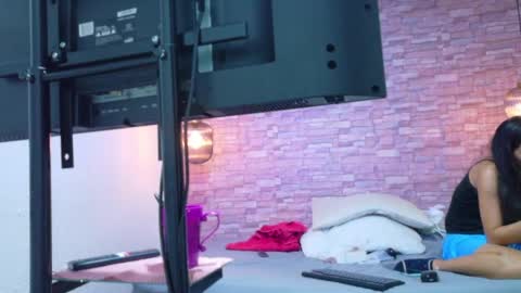 nextdoor_fantasy online show from April 23, 2026, 3:41 am