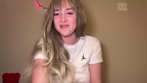 Lauren online show from February 25, 2026, 12:15 pm