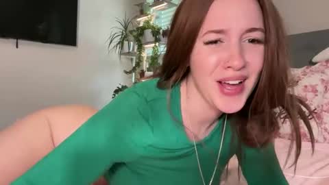 Lauren online show from April 21, 2026, 1:39 pm