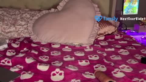 Violet online show from September 11, 2025, 2:22 am