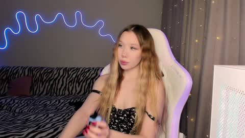 Mina online show from January 16, 2025, 1:14 pm