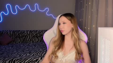 Mina online show from January 24, 2025, 4:49 pm