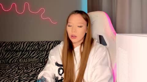 Mina online show from September 10, 2025, 1:33 pm