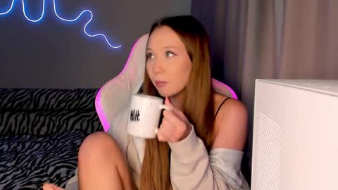 Mina online show from September 19, 2025, 2:18 pm