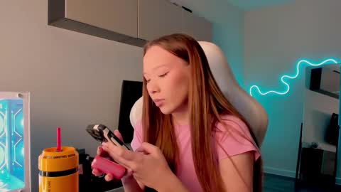 Mina online show from March 19, 2026, 8:18 am