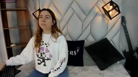 Milena online show from February 17, 2025, 1:32 pm