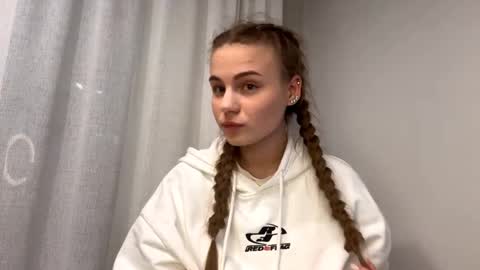 Snapshot of ngasimm chatting on March 25, 2026, 7:09 pm EmmaWalters online show from March 25, 2026, 7:09 pm