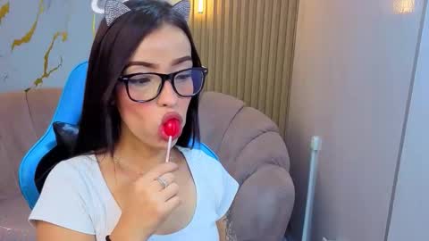 nhoa_b online show from March 3, 2026, 8:04 pm