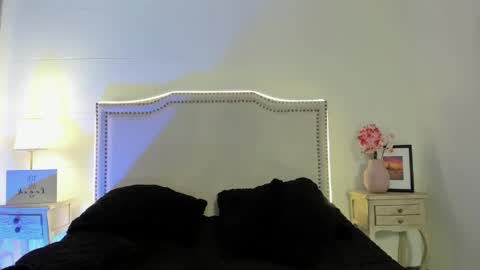 Nia Malkova online show from April 24, 2026, 9:01 am