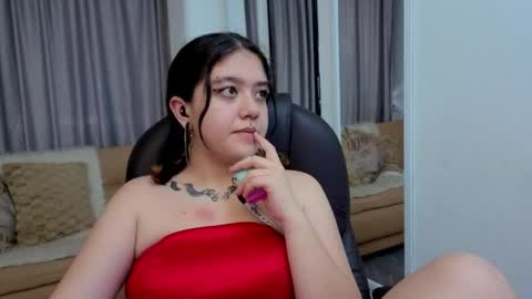 Snapshot of nia_stark chatting on April 22, 2026, 8:43 pm Estefani online show from April 22, 2026, 8:43 pm