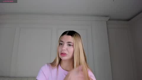 Snapshot of niaholland chatting on April 25, 2026, 8:28 pm SQUIRTER DOLL online show from April 25, 2026, 8:28 pm
