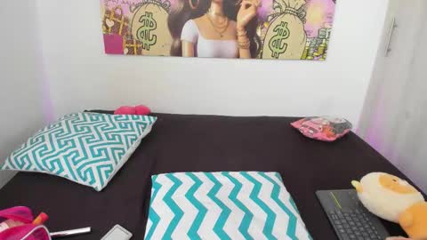  Nia  online show from November 8, 2025, 3:34 pm