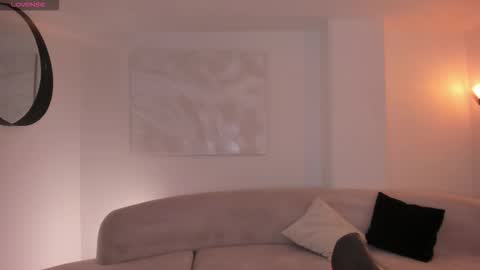 Call me Nia  online show from November 8, 2025, 11:21 am