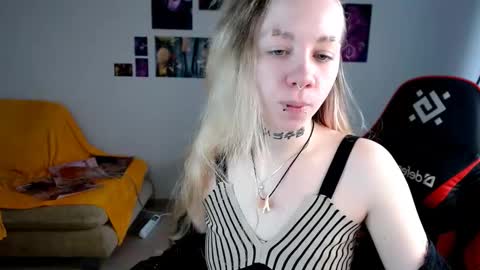 nica_kawaii online show from March 23, 2026, 6:28 am