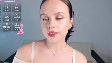 Snapshot of nice_kisss chatting on January 7, 2025, 8:03 am Alice online show from January 7, 2025, 8:03 am
