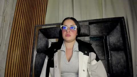 Luna online show from November 24, 2025, 4:01 am