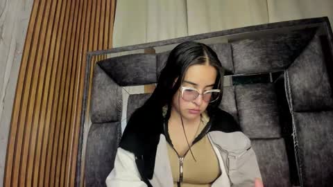 Luna online show from November 30, 2025, 10:36 pm