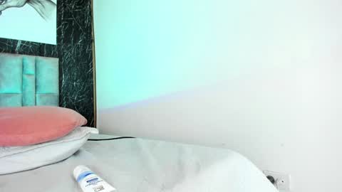 Nicolle  online show from December 23, 2024, 4:28 pm