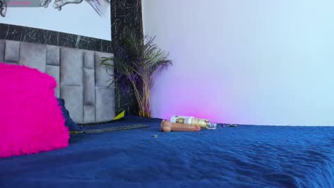 Nicolle  online show from February 17, 2025, 3:09 pm