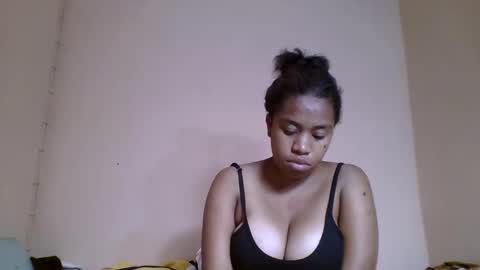 nicelly01 online show from May 12, 2026, 4:09 am