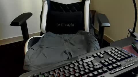 Camila And Steeven online show from October 18, 2025, 7:03 pm