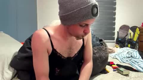 nickie42082 online show from October 27, 2025, 7:12 am